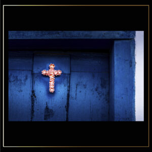 Croix & porte bleue