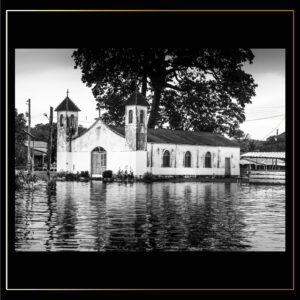 Église & eau N&B