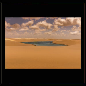 Lac et dunes de sable