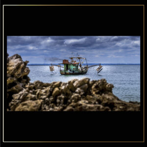Rocher et bateau
