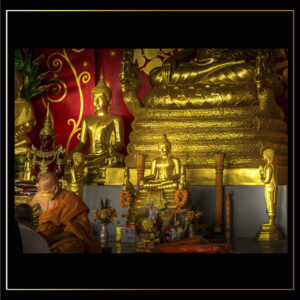 Monk et statues